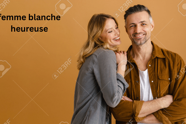 femme blanche heureuse